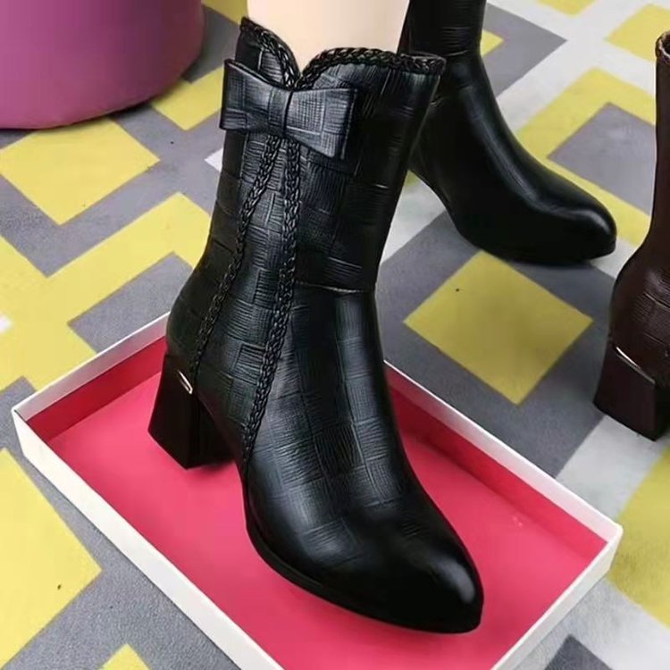 Bottes à Talon et Nœud Décoratif – Élégance Féminine