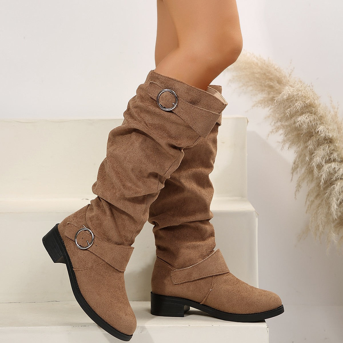 Bottes longues plissées à talons épais et Tendance Rétro