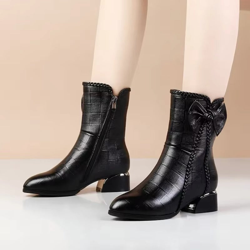 Bottes à Talon et Nœud Décoratif – Élégance Féminine